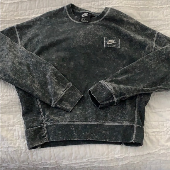 Nike Tops - Nike Crew Neck Sweatshirt